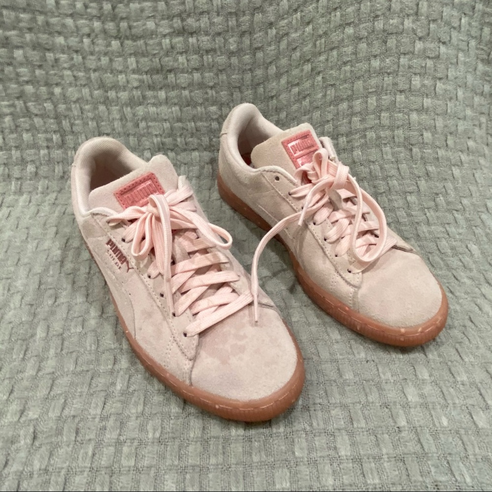 Pink suede pumas with speckled soles. Size 7.5